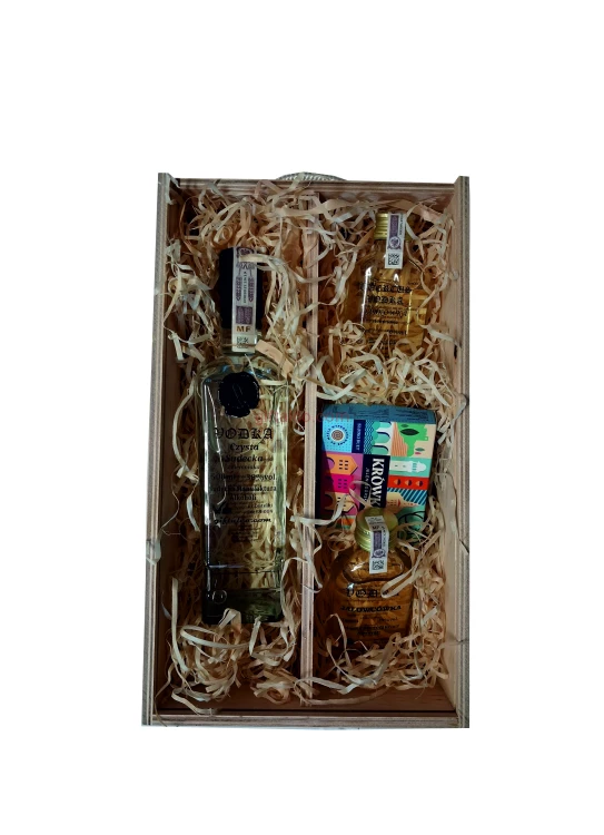 Wódka Czysta Sudecka i Krówka Jeleniogórska w skrzynce prezentowej